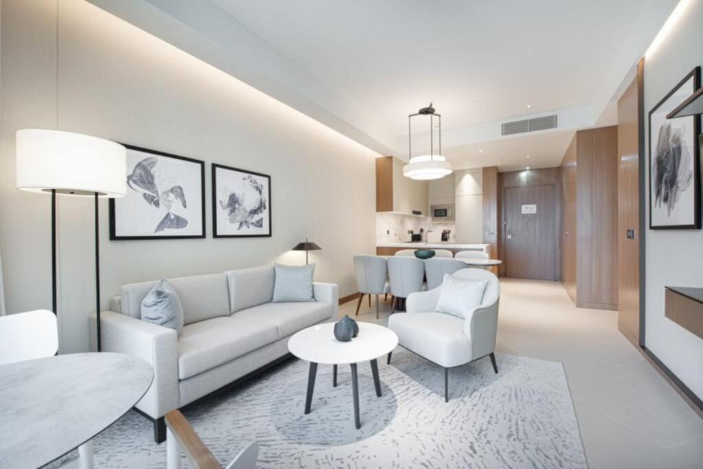 هتل لاکژریس استی این داون تاون دبی - Luxurious stay in Downtown Dubai
