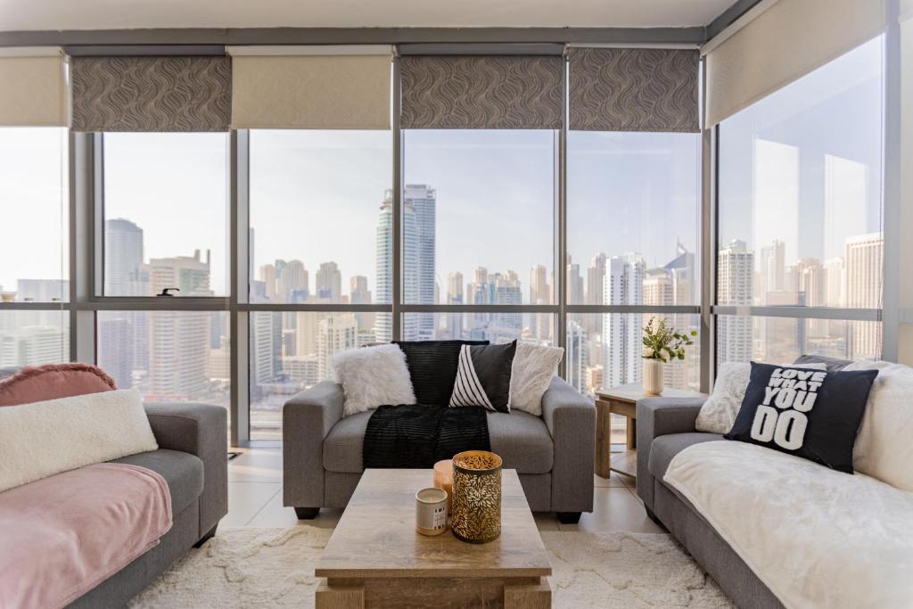 هتل استانینگ مارینا ویو کُرْنِر یُنیّت این جی ال تی - Stunning Marina view corner unit in JLT