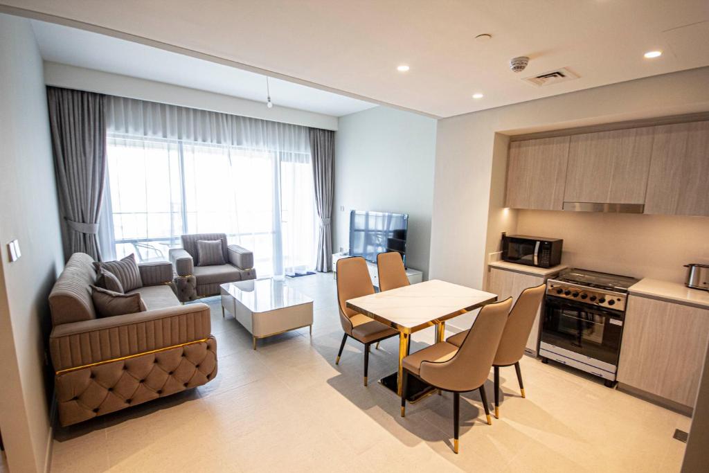 هتل لاکژریوسلی فرنیشد 1 بی اچ کی ویدا رزیidence ات کریک بیچ - Luxuriously Furnished 1 BHK Vida Residence at Creek Beach