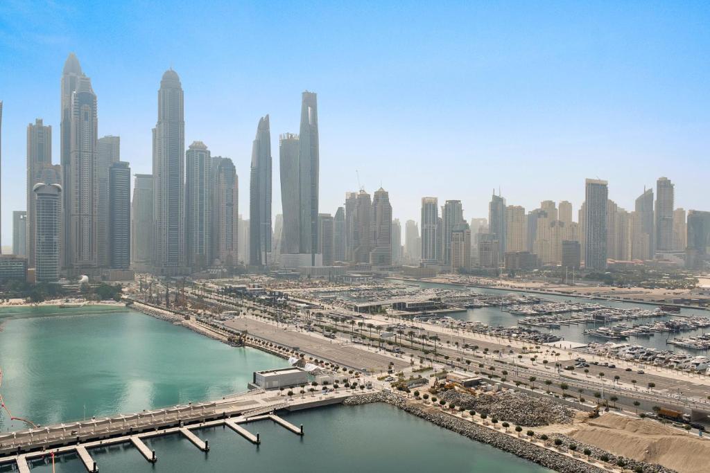 هتل سیلک هاوس مارینا ویو وید تاورز پرایوت بیچ - Silkhaus Marina View with Tower's Private Beach