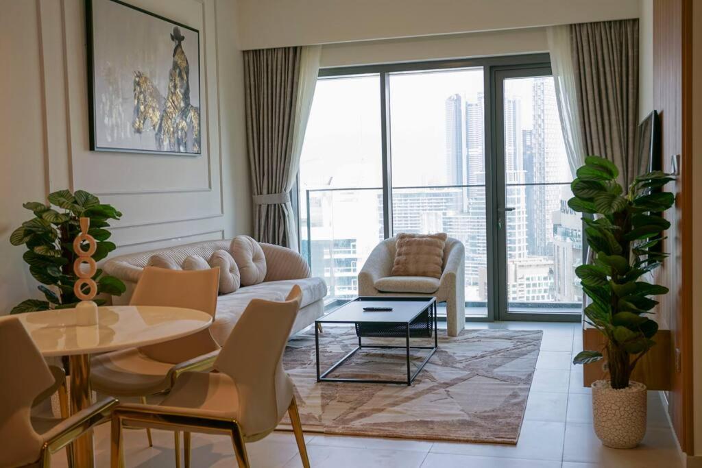 هتل برند نیو 2 BHK این برژ رویال - Brand New 2 BHK in Burj Royale