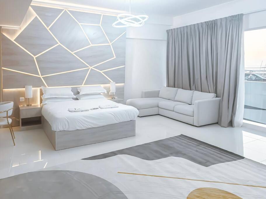 هتل وان بیدروم آپارتمان این مارینا - دماک هایتس دبی - ایزی ترک وکیشن هومز - One Bedroom Apartment in Marina - Damac Heights Dubai - Ezytrac Vacation Homes