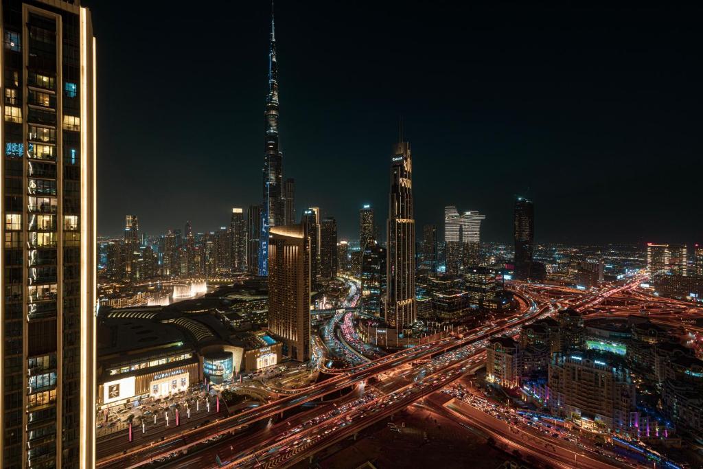 هتل مگنیفیسنت - لاکچریس 3 پلاس 1 بی آر وید برج خلیفه ویو - Magnificent - Luxurious 3+1 BR with Burj Khalifa View
