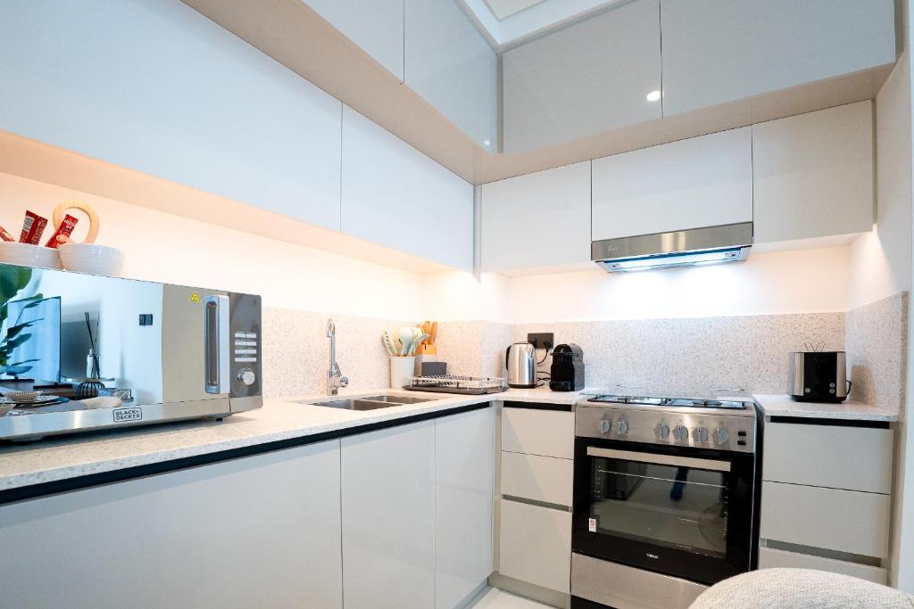 Veluxa - Luxe 2Bed with Private Beach