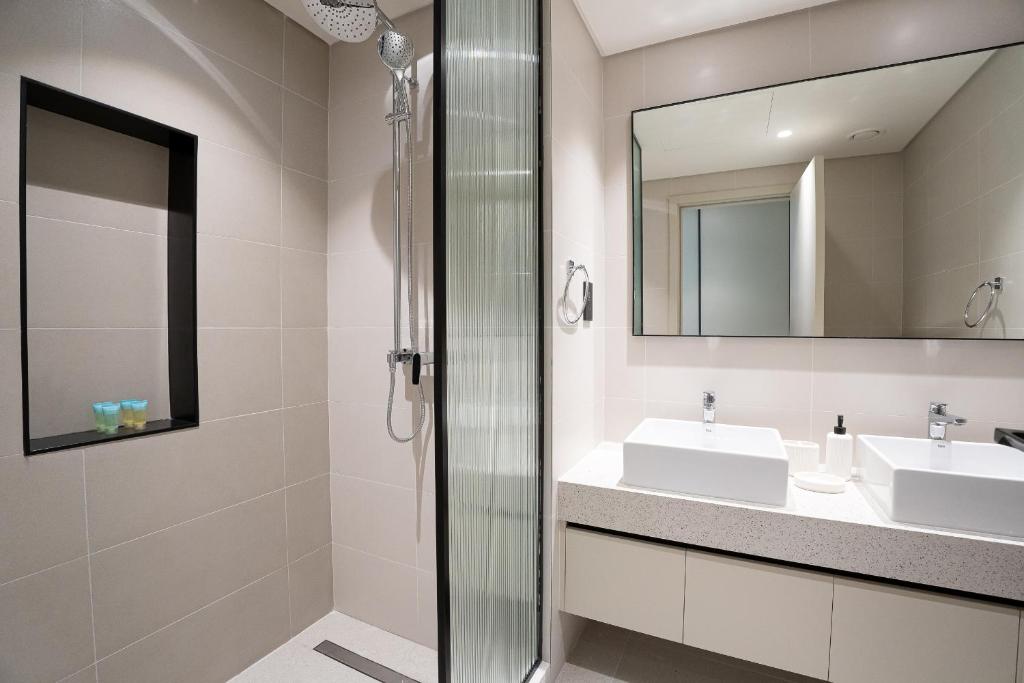 Veluxa - Luxe 2Bed with Private Beach