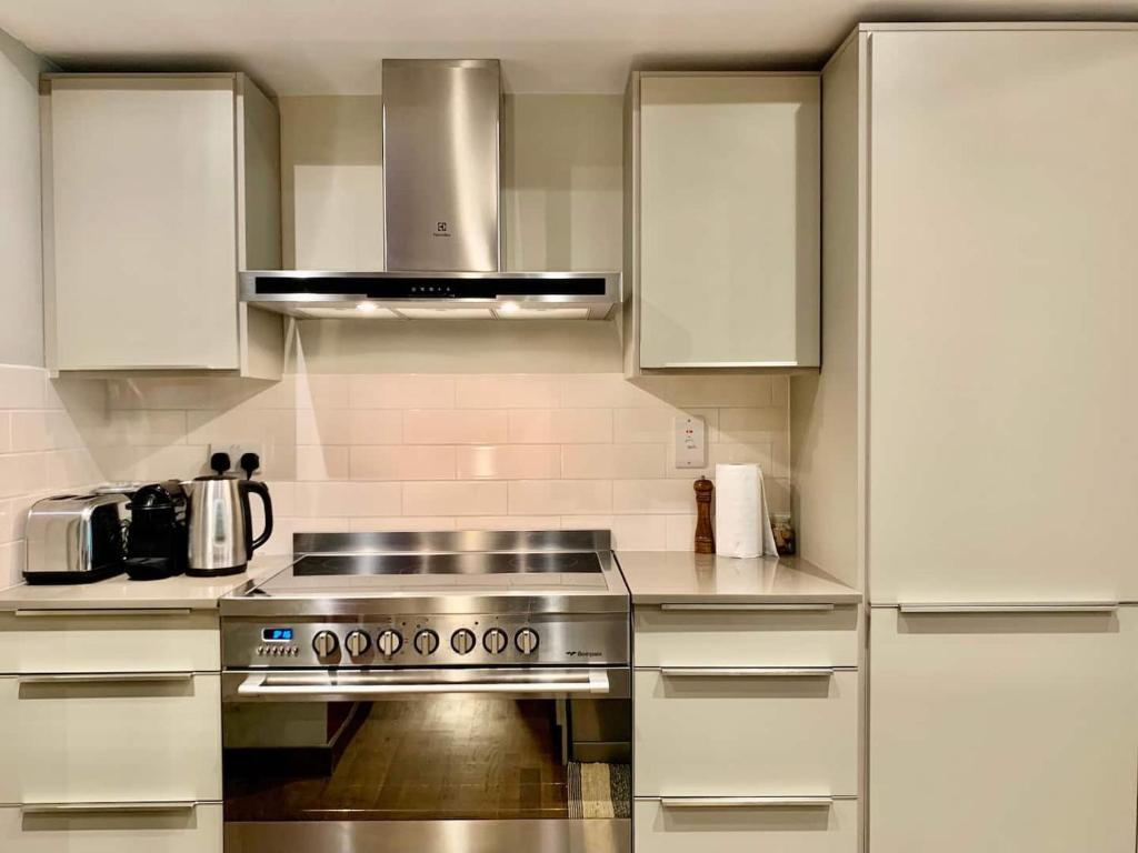 Renovated Balinese Inspired 2bed In The Greens