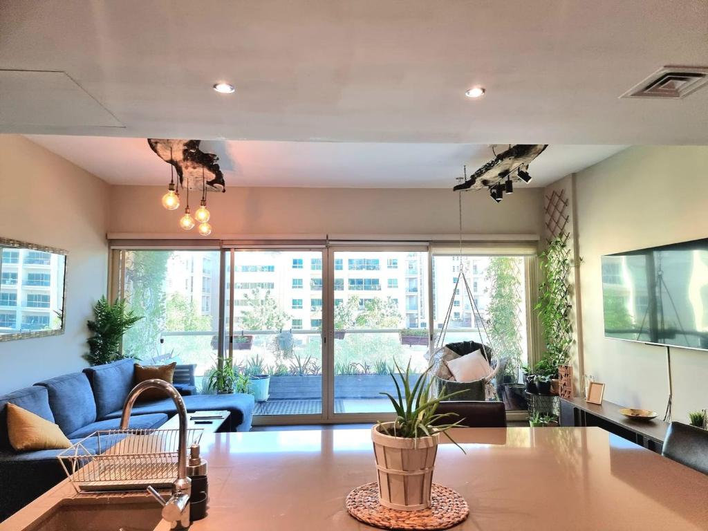 Renovated Balinese Inspired 2bed In The Greens