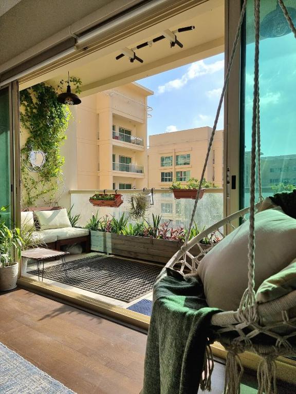 Renovated Balinese Inspired 2bed In The Greens