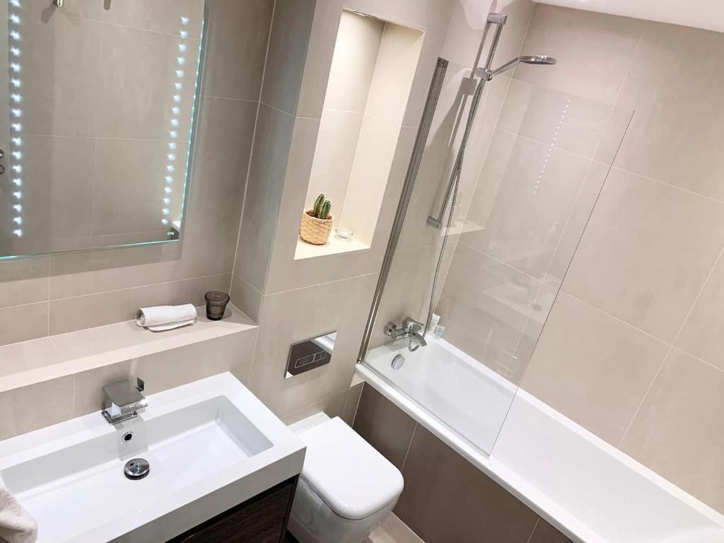 Renovated Balinese Inspired 2bed In The Greens