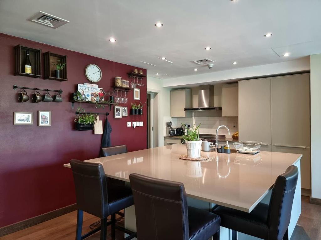 Renovated Balinese Inspired 2bed In The Greens