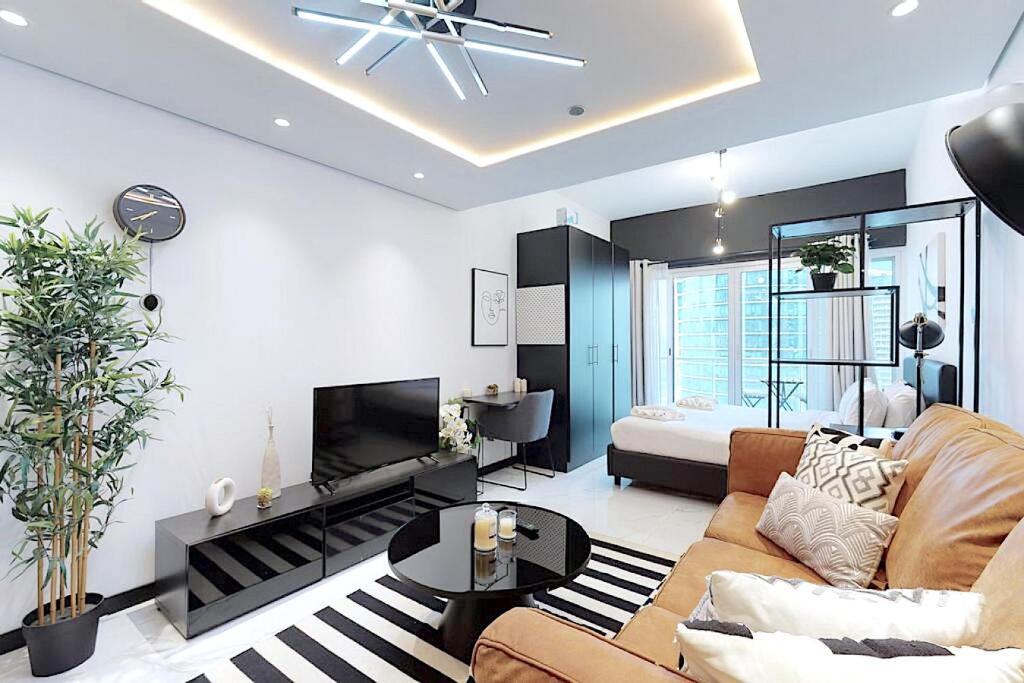 هتل ارزی اند شاپ - استودیو - جی ال تی - Earthy and Sharp - Studio - JLT