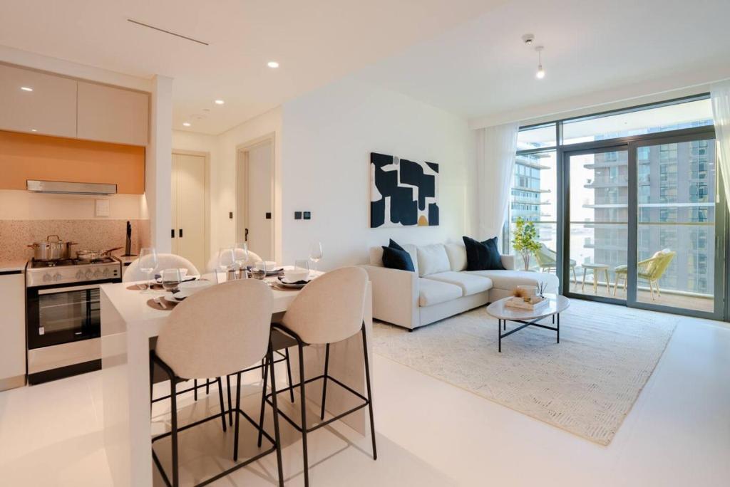 هتل کلاسی اند مادن وان بی آر بیچفرانت - Classy and Modern 1BR Beachfront