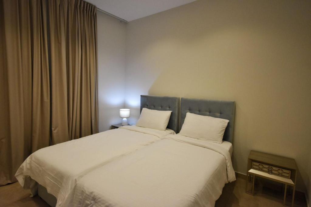 هتل سوفیستیکتد لیوینگ 2 بی آر جم این دبی گیت تاور 2 - 22 ای بی 08 - Sophisticated Living 2BR Gem in Dubai Gate Tower 2 - 22AB08
