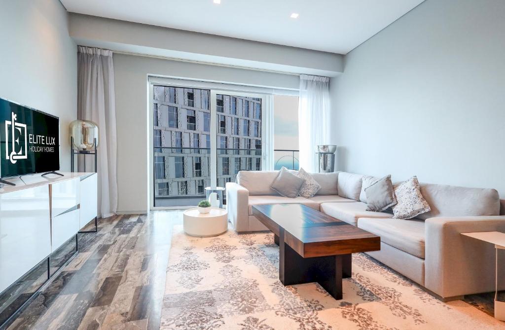 هتل الیت لوکس هالیدی هومز - اسکای های لاکچری 1BR وید استنینگ ویوز این مارینا دبی - Elite LUX Holiday Homes - Sky-High Luxury 1BR with Stunning Views in Marina Dubai