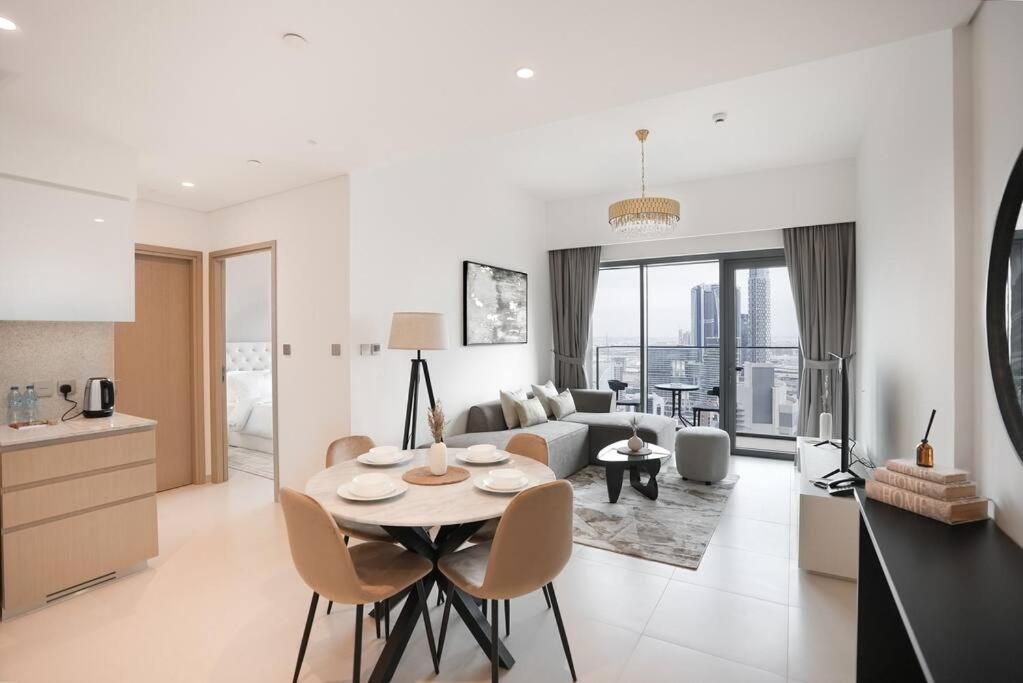هتل داون تاون الیگنس 1BR و سیتی ویو این برج رویال - Downtown Elegance 1BR w City View in BURJ ROYALE