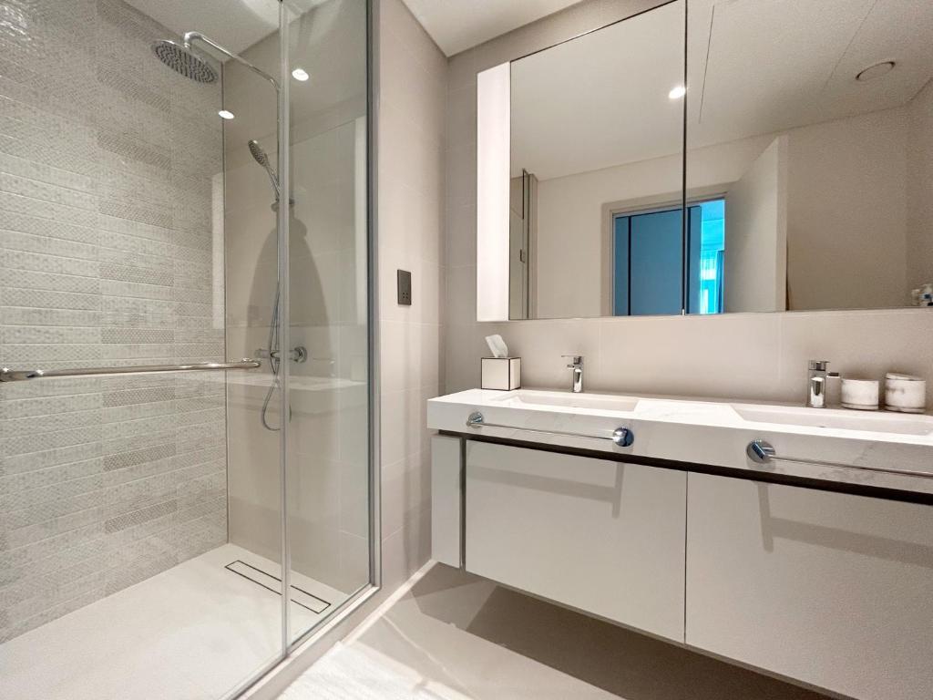 هتل اکسپرینس بلیس 1BR هِون وید استانینگ سی ویوز - 50AB1 - Experience Bliss 1BR Haven with Stunning Sea Views - 50AB1