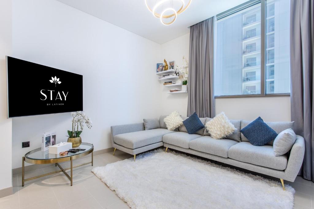 هتل استی بای لاتی نم لوکچری 1BR هالی دی هوم سی وی بی806 نیر برج خلیفه - STAY BY LATINEM Luxury 1BR Holiday Home CV B806 near Burj Khalifa