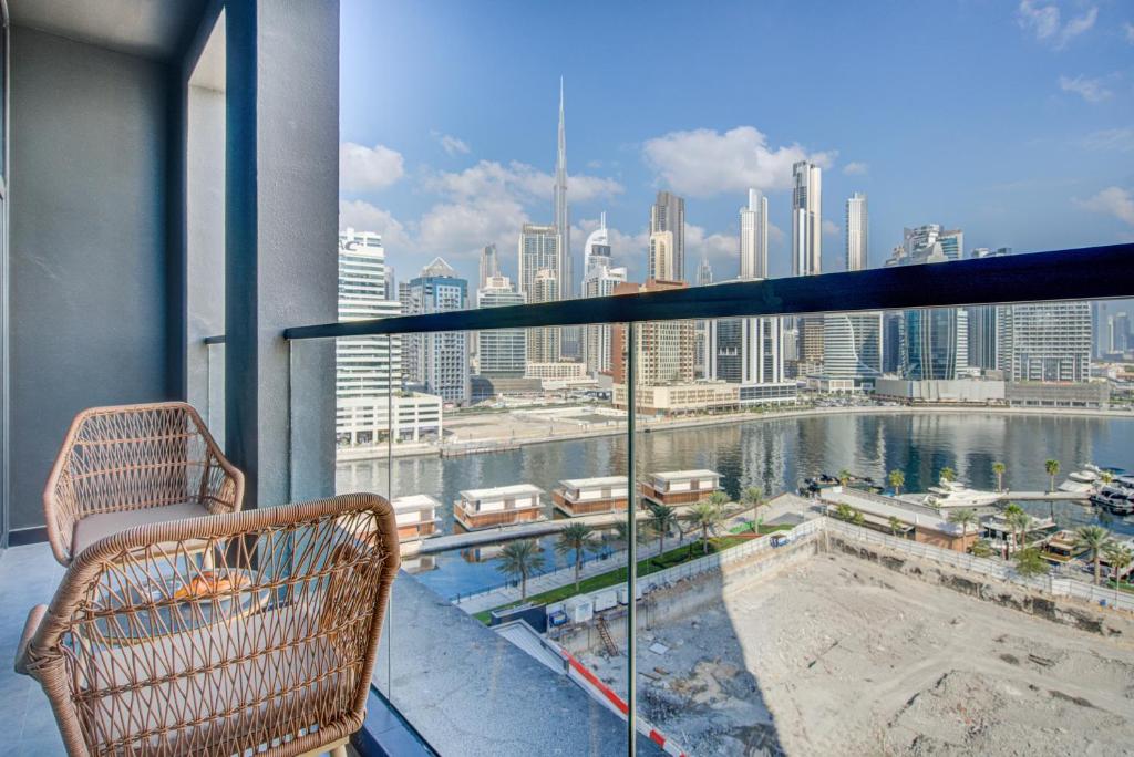 هتل تروفی برج خلیفه ویو کاندو وید اینفینیتی پول - Trophy Burj Khalifa View Condo with Infinity Pool