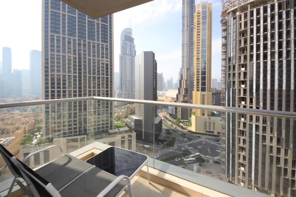هتل استایلیش 2BR وید استانینگ داون تاون ویو - Stylish 2BR with Stunning Downtown View