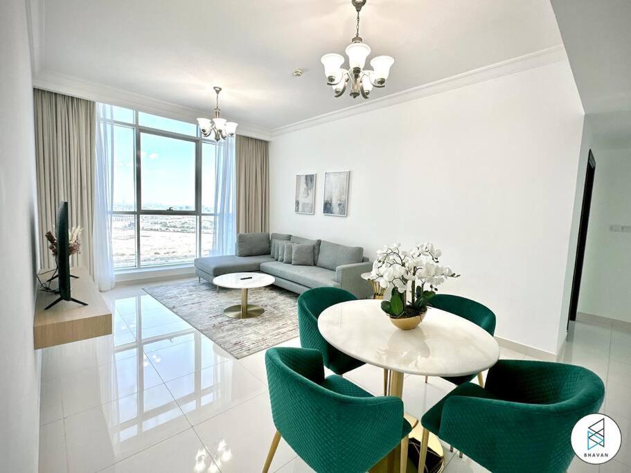 هتل تو بردروم آپارتمان ویت کانال ویو این ماجستیک تاور بای باوان وکیشن هومز - Two Bedroom Apartment with Canal View in Majestic Tower By Bhavan Vacation Homes