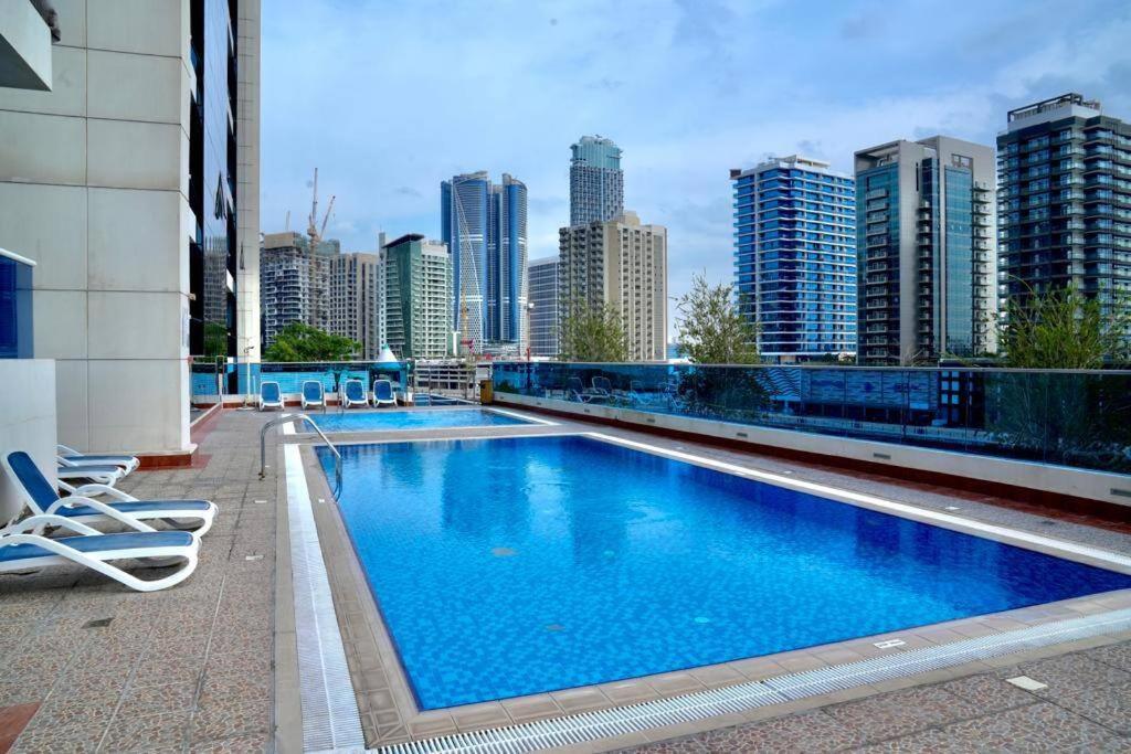 هتل دو بی آر آپارتمان در بیزنس بی با کانال ویو بای باوان وکیشن هومز - Two BR Apartment in Business Bay with Canal View by Bhavan Vacation Homes