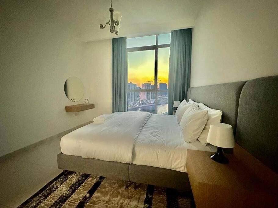 هتل تو بد روم آپارتمان ویت برج اند کانال ویو این بیزنس بی بای باوان ویکیشن هومز - Two Bedroom Apartment with Burj and canal view in Business bay by Bhavan Vacation Homes