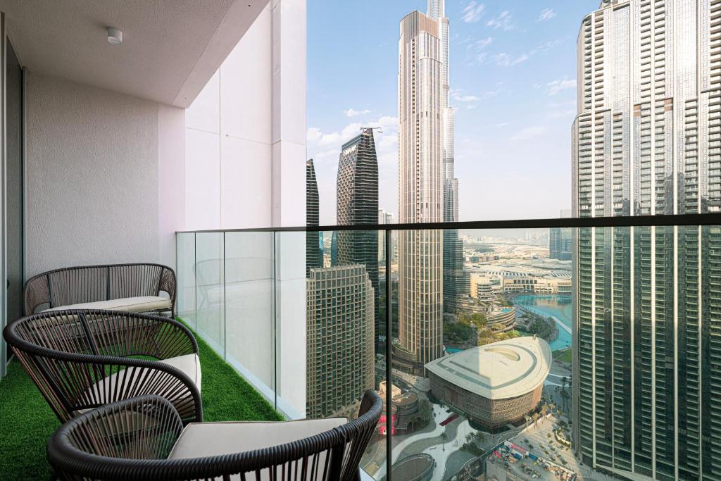 هتل مگنیفیسنت - استایلش 3 بی آر ریتریت ویت آ برج خلیفه ویو - Magnificent - Stylish 3 BR Retreat with a Burj Khalifa View