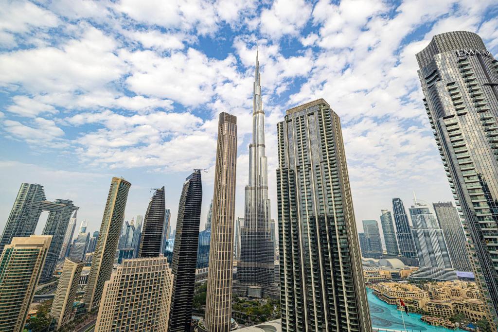 هتل مگنیفیسنت - لاکژریس 3 بی آر وید ذی برج خلیفه ویو - Magnificent - Luxurious 3 BR with the Burj Khalifa View