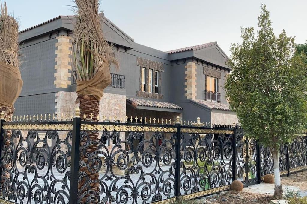 هتل لاکچری 5-بد روم ویلا ویت پرایوت پول جکوزی - Luxury 5-bedroom villa with private pool jaccuzi