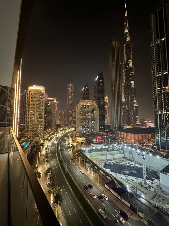 هتل برج کراون 2BR آپارتمان وی با پنورامیک برج خلیفه ویو - Burj Crown 2BR Apartment with Panoramic Burj Khalifa View