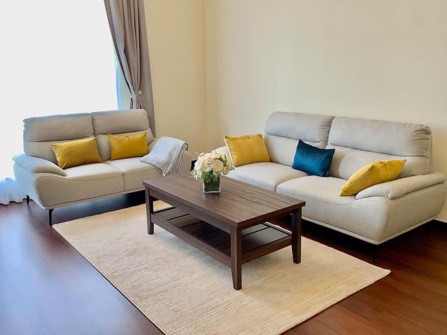 هتل های-اند 1بی‌آر - فولی فرنیشد - این فرانت آف مترو - High-end 1BR - fully furnished - In front of metro