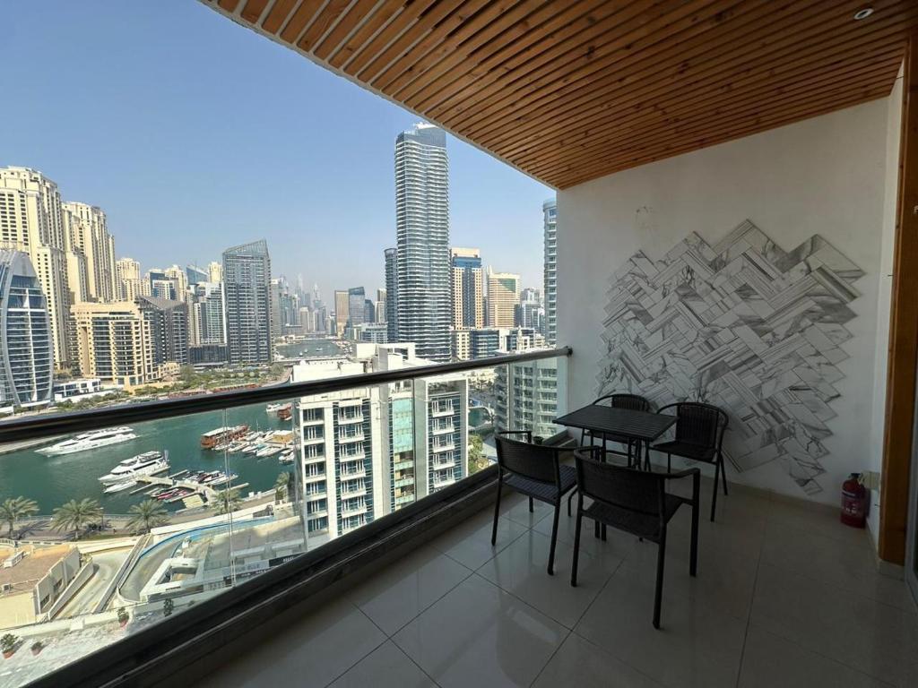 هتل بهست آفر 2 بی اچ کی با مارینا دبی ویو - BEST OFFER 2bhk with MARINA DUBAI VIEW