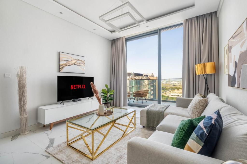 هتل گست ردی - گلدن هاور این دبی هیلز - GuestReady - Golden hour in Dubai Hills