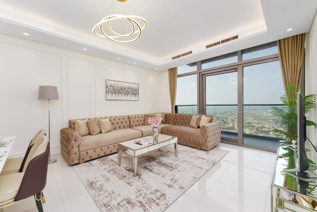 هتل اکسپیریانس آپولنت لیوینگ ات پارامونت میدتاون - Experience Opulent Living at Paramount Midtown