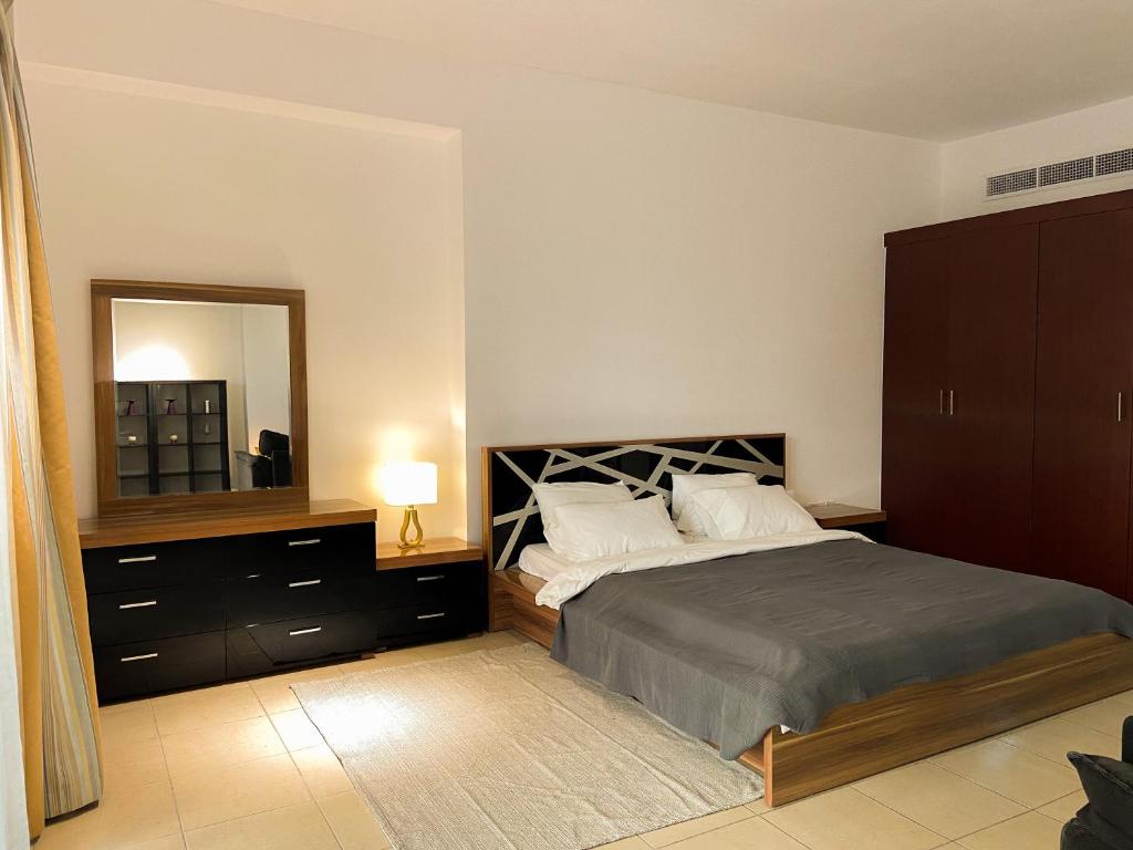 هتل کوزی استودیو وید استانیگ وی در ریمال 3 - 60 ای بی 4 - Cozy Studio with Stunning View in Rimal 3 - 60AB4