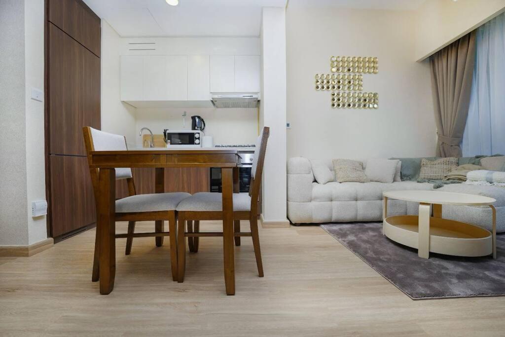 هتل ورا - اسپیشس 1-بد روم یونیت - Vera - Spacious 1-Bedroom Unit