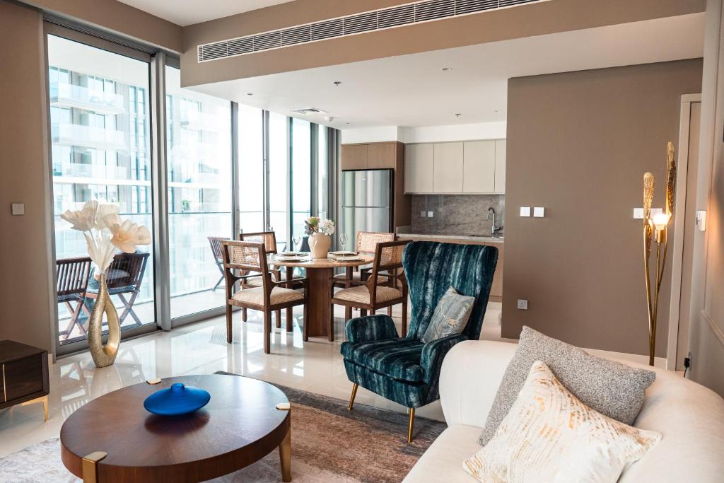 هتل دو بی آر آپارتمان - بیچفرانت - پرایوت بیچ - نیولی رنووتد - 2BR apartment - Beachfront - Private Beach - Newly Renovated