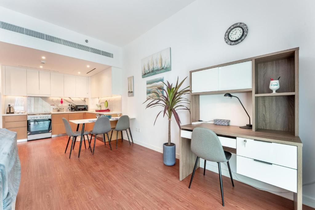 هتل یک بی آر در لا وی جی بی آر بای پی کی هالیدیز - 1BR in La Vie JBR by PK Holidays