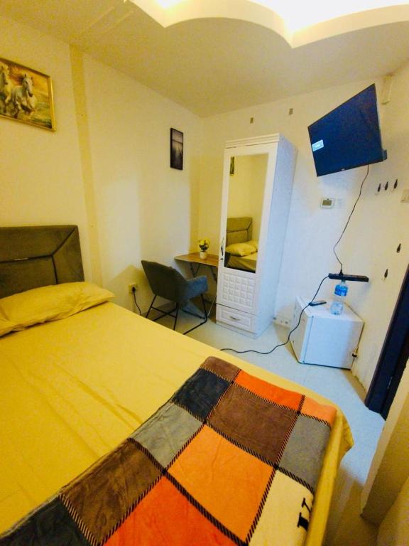 هتل کاپلز روم تی وی فریج کلاز تو مترو Couples Room tv fridge close to metro