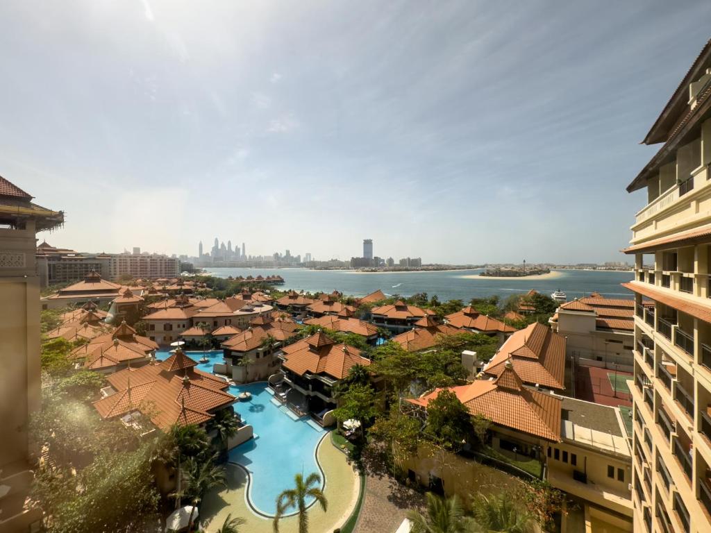 هتل لاکچری استیکیشن - اکزکویزیت 1BR وید استانینگ ویوز آن پام جمیرا - Luxury StayCation - Exquisite 1BR with Stunning Views on Palm Jumeirah