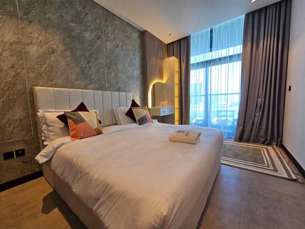 هتل 2 بد روم وید مید روم وید ذ ویو اف برج خلیفه و یاتس - 2 BEDROOM WITH MAIDS ROOM WITH THE VIEW OF BURJ KHALIFA AND YACHTS