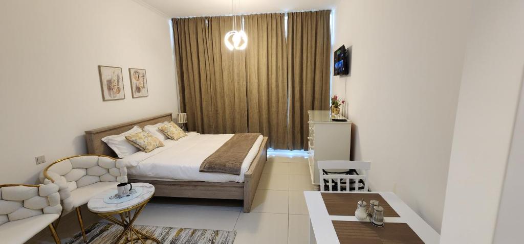 هتل کارسن سی تاور، استایلش استودیو این داماک هیلز بای گلدن کاسا - Carson C Tower, Stylish Studio in Damac Hills by Golden Casa