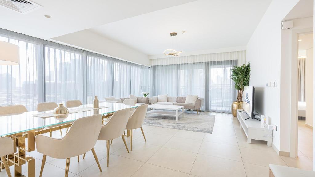 هتل بیوتیفول هوم ویت فول برج ویو این داونتاون - Beautiful Home with Full Burj View in Downtown