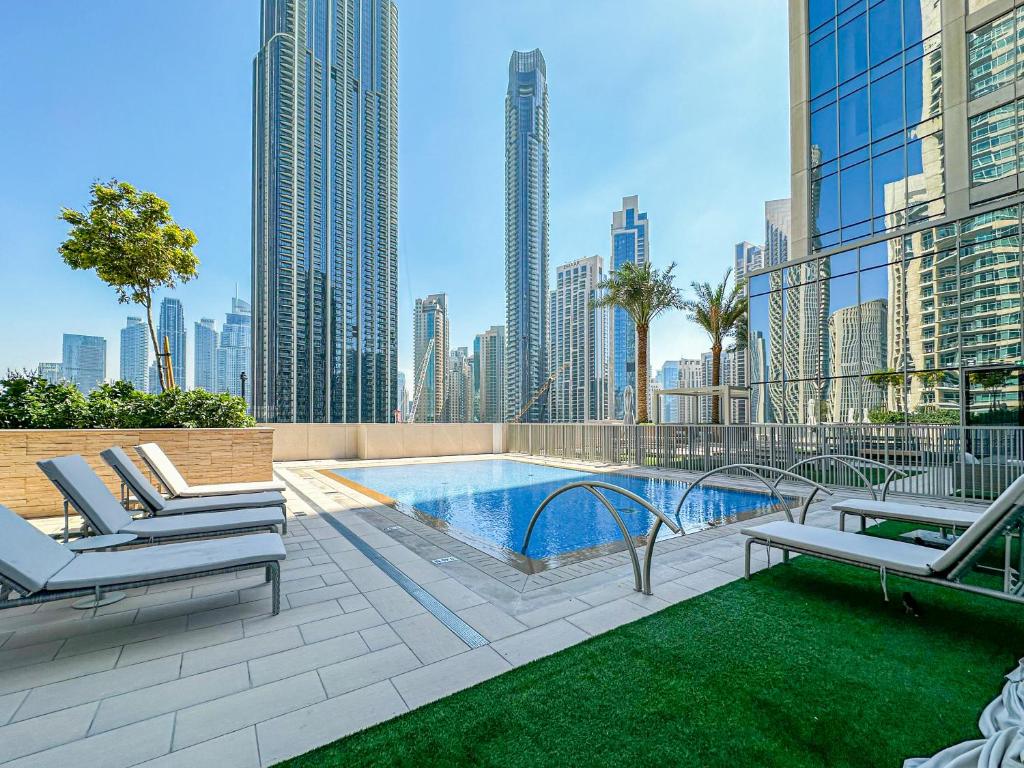 هتل های‌گستس - کنتمپوراری کامفورت 1 بی آر اپت این فورت تاور 1 - HiGuests - Contemporary Comfort 1BR Apt in Forte Tower 1