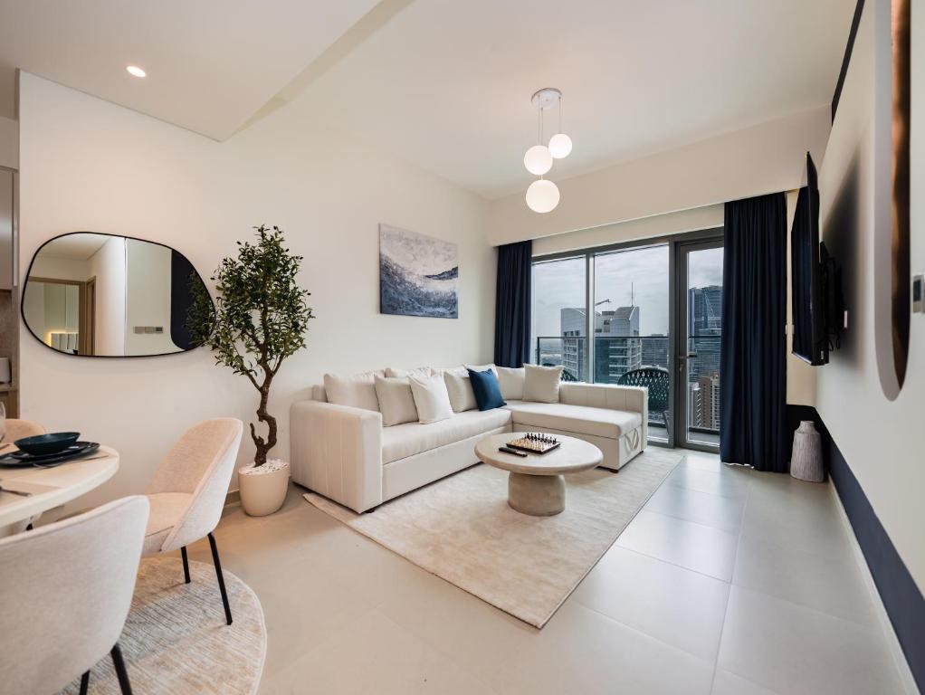 هتل لاگژریس 2 بی آر آپت این داونتاون پول اند جیم اکسس - Luxurious 2BR Apt in Downtown Pool and Gym Access