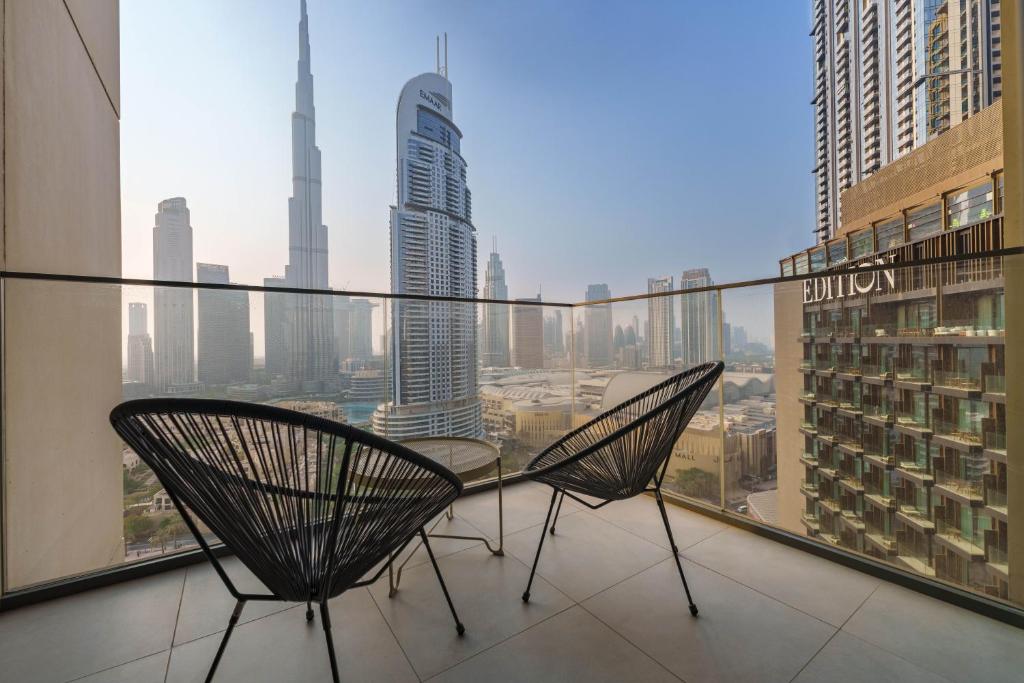 هتل میسون پریو - مدرن شیک آپت ویت آنابسترکتد برج خلیفه ویوز - Maison Privee - Modern Chic Apt with Unobstructed Burj Khalifa Views