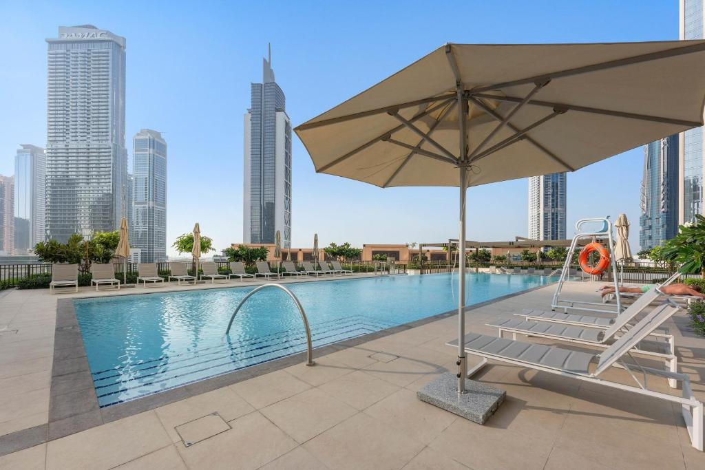 هتل سیلک هاوس کامفی 1BR بای برج خلیفه ویت بالکونی - Silkhaus Comfy 1BR by Burj Khalifa with Balcony