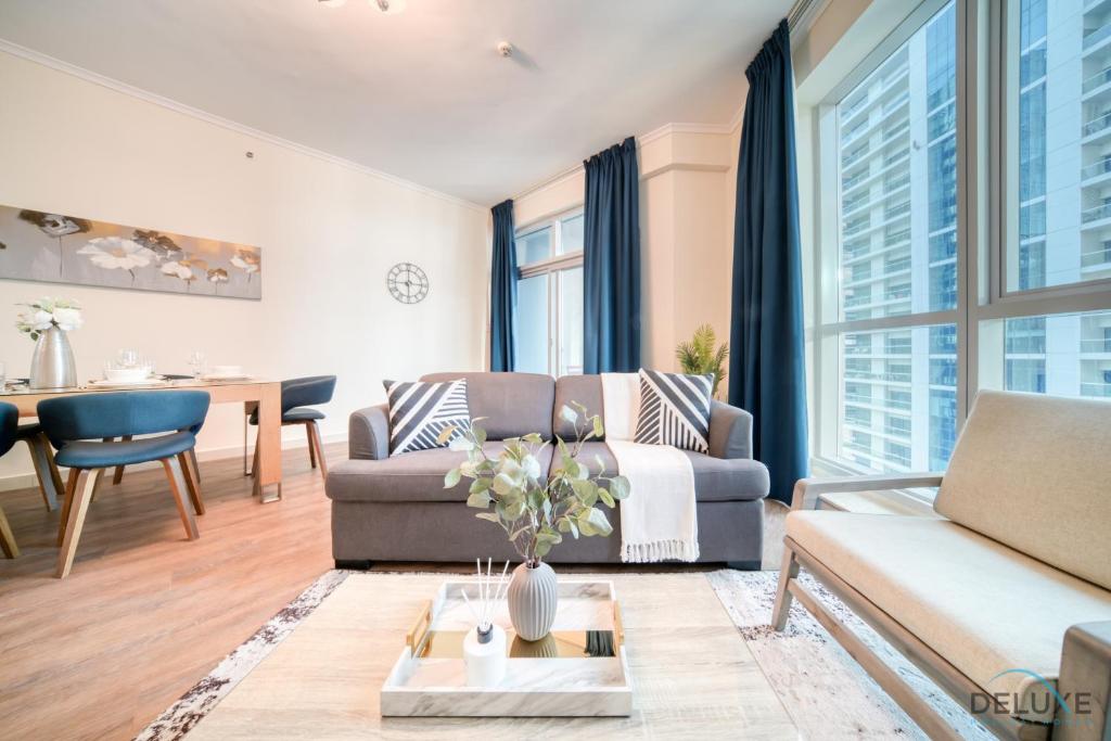 هتل آپیلینگ 2BR آپارتمان این تورچ تاور دبی مارینا بای دلاکس هالیدِی هومز - Appealing 2BR Apartment in Torch Tower Dubai Marina by Deluxe Holiday Homes