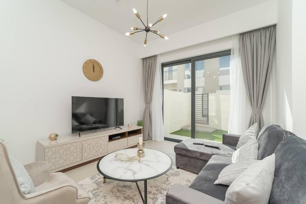 هتل لاکژریس 3 بی آر وید ماید روم این عربین رنچز 2 - Luxurious 3 BR with Maid Room in Arabian Ranches 2