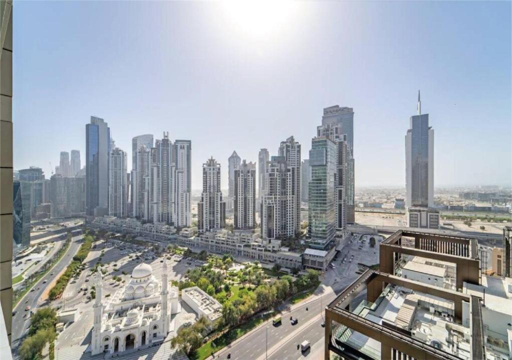 هتل بیت ذی هیت! وان بیدروم وید داونتاون ویووز - Beat the Heat! One Bedroom with Downtown Views